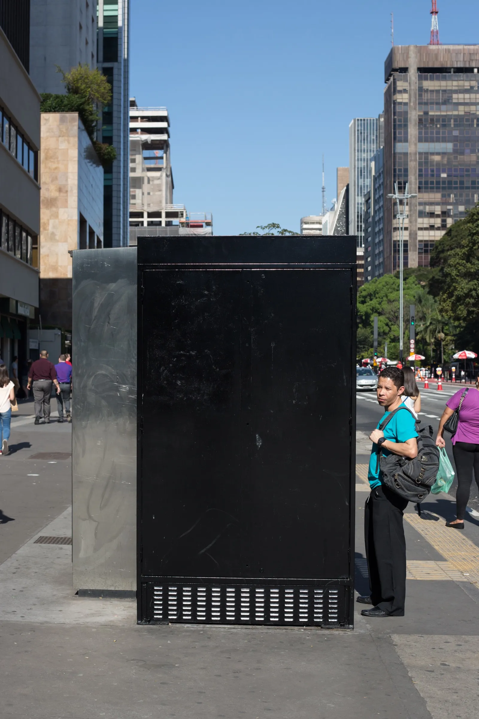 Tropeço, plate 20 — street photograph by Mario Lalau