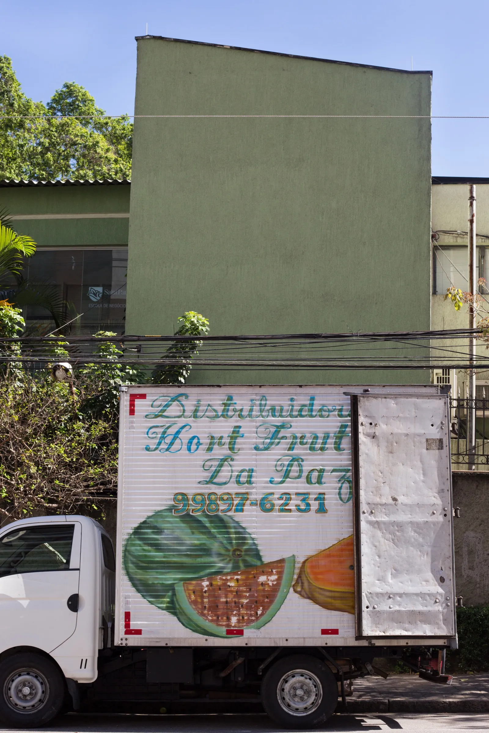 Tropeço, plate 26 — street photograph by Mario Lalau